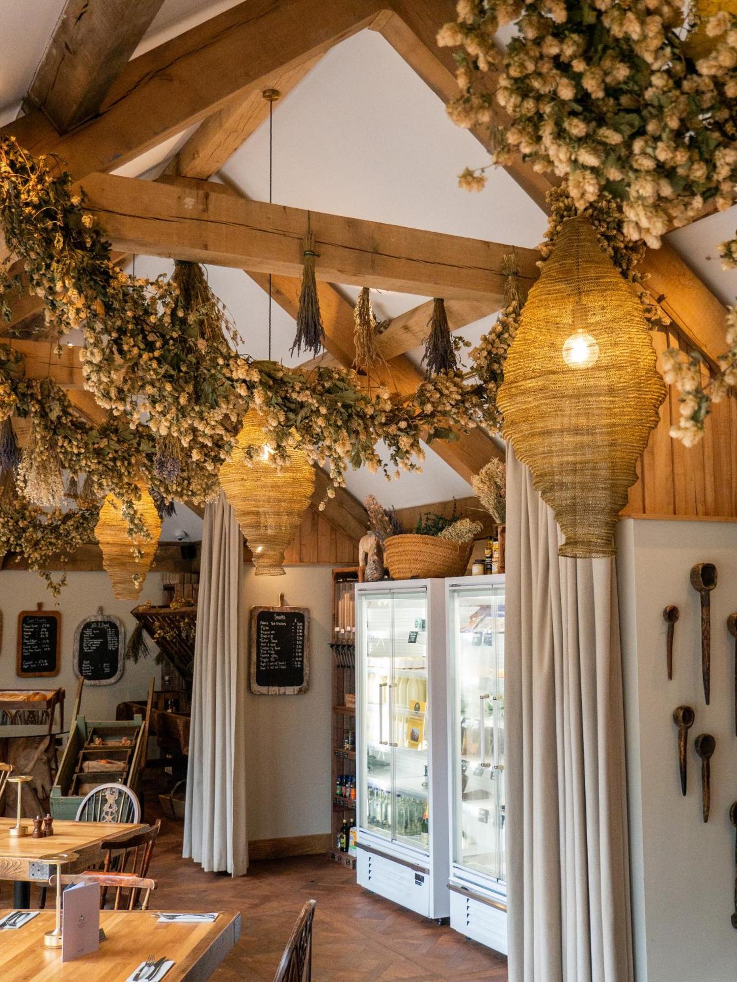 The Chestnut Horse Hotel Winchester Bagian luar foto